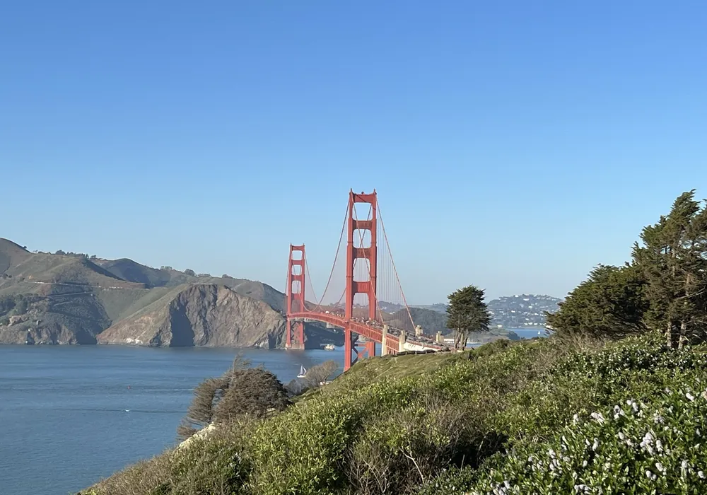 Golden Gate Bridge in San Francisco bei klarem Himmel